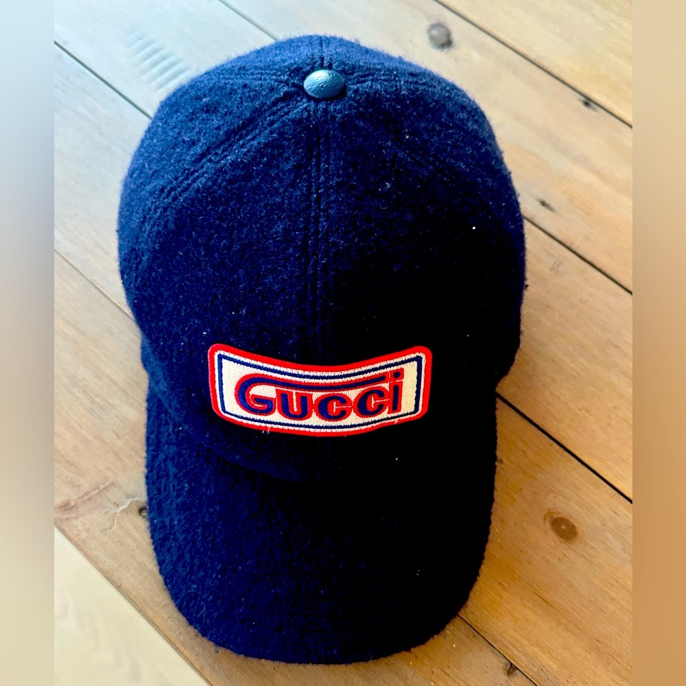 Unisex Gucci Hat. Great material and in great condition